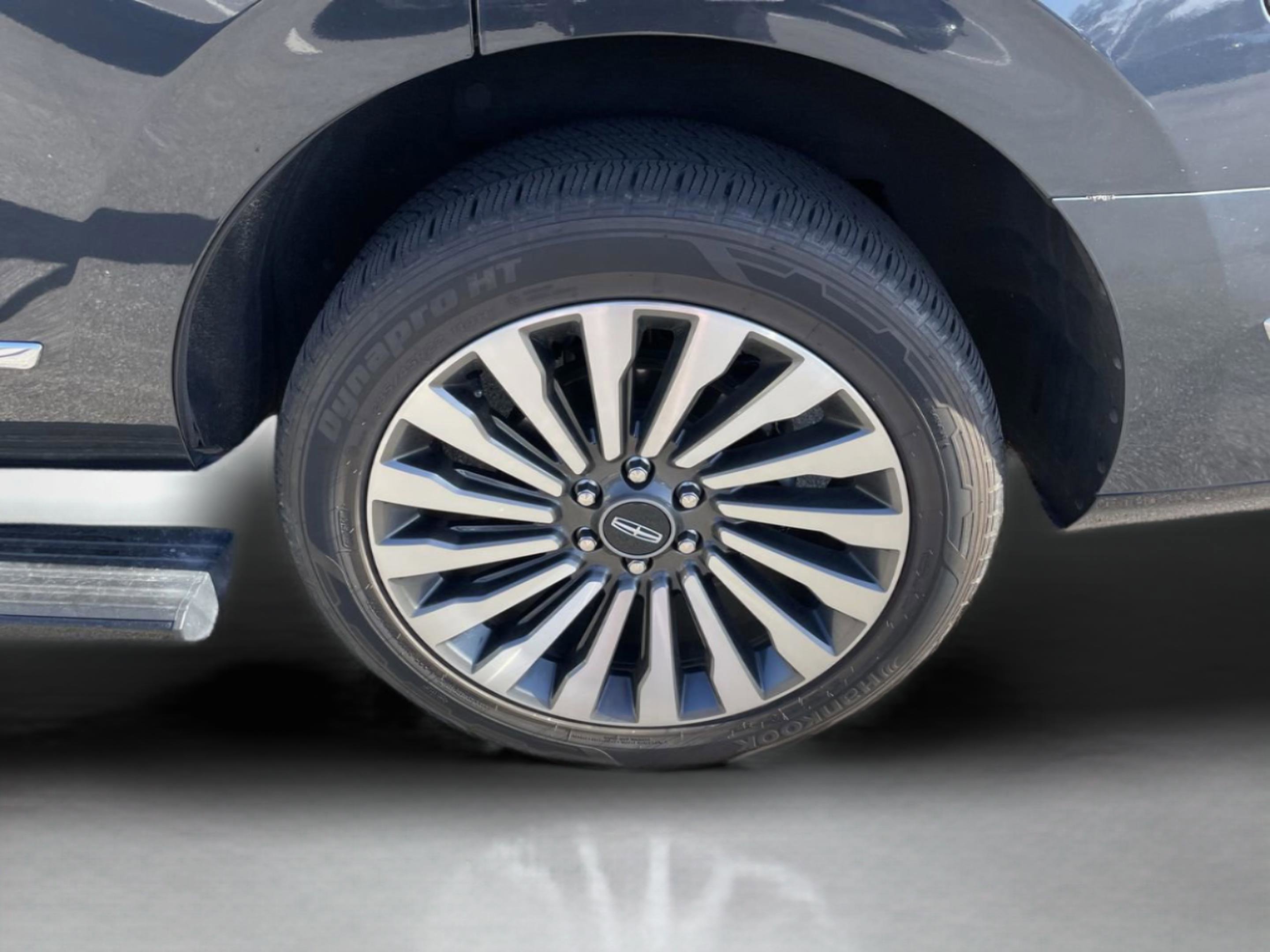 Used 2021 Lincoln Navigator Reserve w/ Luxury Package image 29