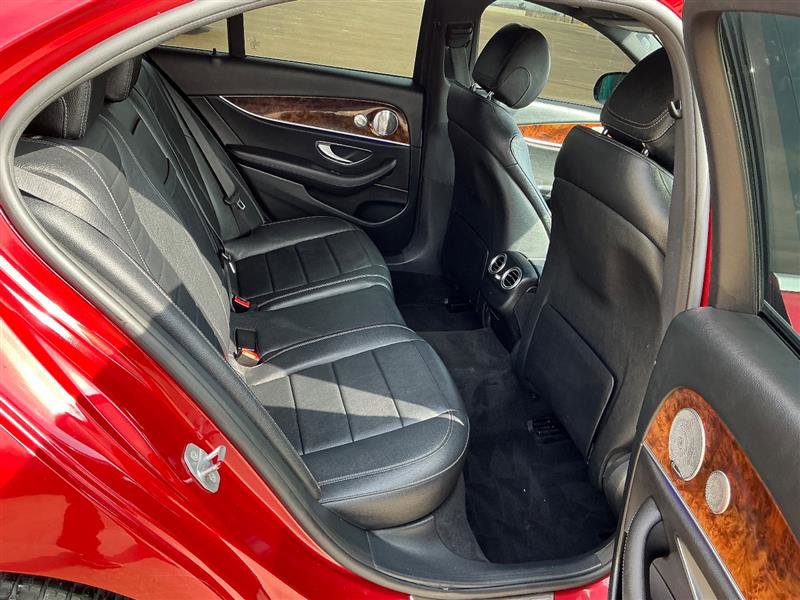 Used 2017 Mercedes-Benz E 300 4MATIC image 33
