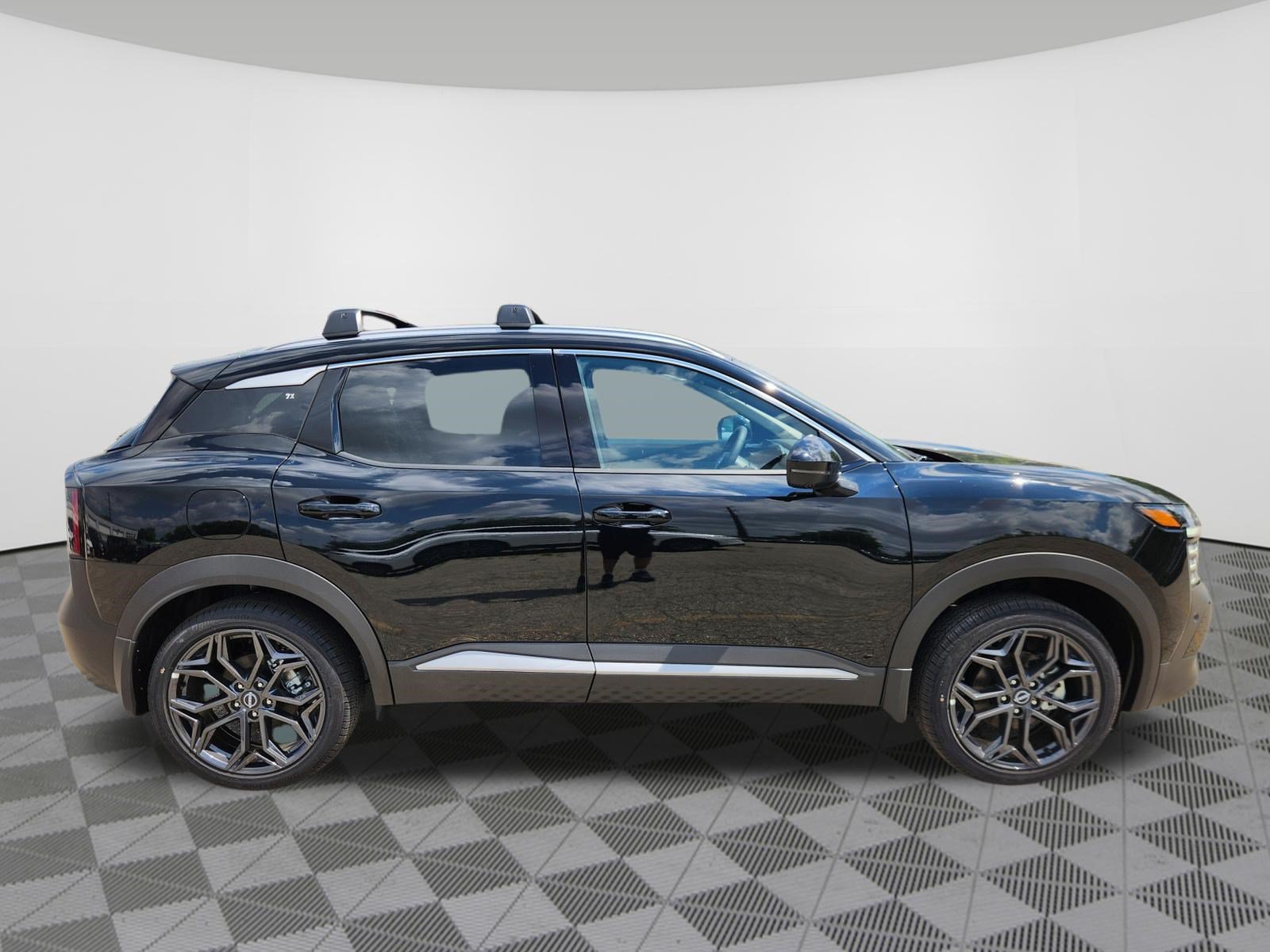 New 2025 Nissan Kicks SR w/ SR Premium Package AWD/4WD image 6
