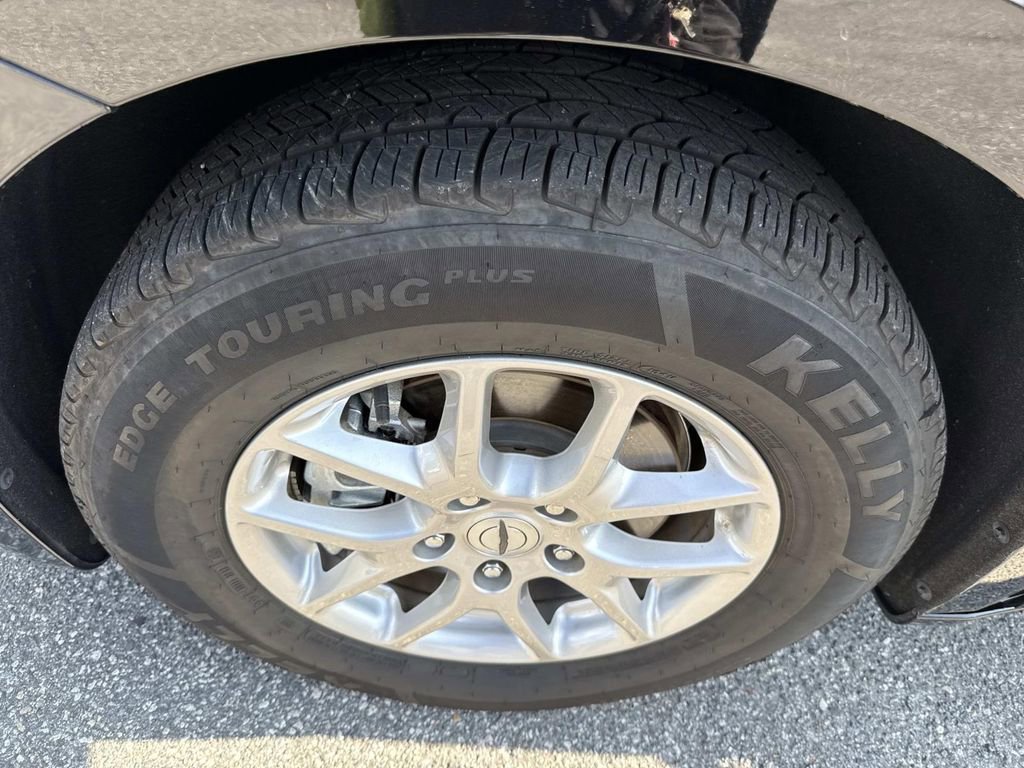 Used 2024 Chrysler Pacifica Touring-L image 12