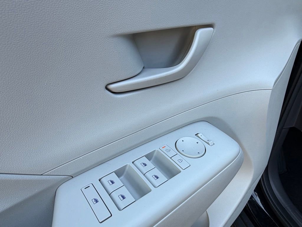 Used 2024 Hyundai Kona SEL w/ Convenience Package FWD image 18