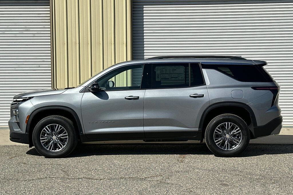 New 2026 Chevrolet Traverse LT image 3