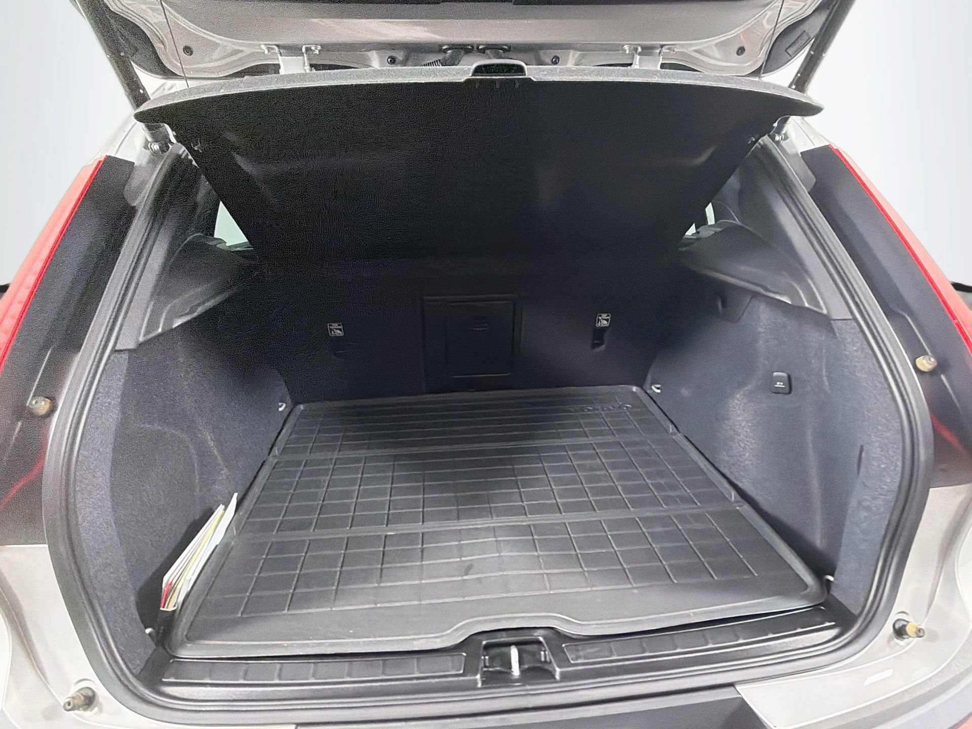 Certified 2023 Volvo XC40 B5 Plus w/ Protection Package Premier AWD/4WD image 26