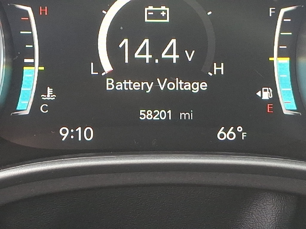 Used 2024 Chrysler Pacifica Touring-L FWD image 19