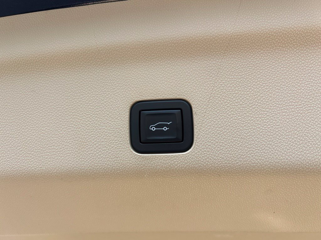 Used 2024 Cadillac Escalade ESV Premium Luxury w/ LPO, Floor Liner Package AWD/4WD image 48