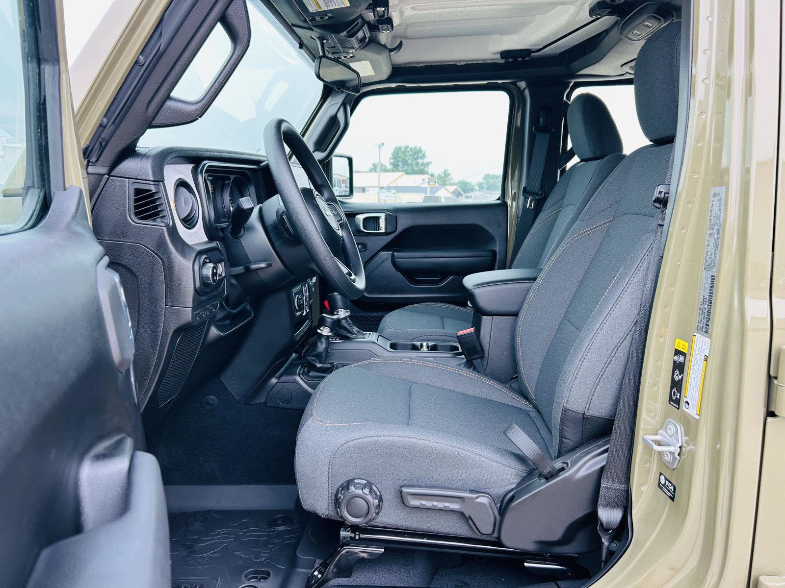 New 2026 Jeep Gladiator Sport AWD/4WD image 3