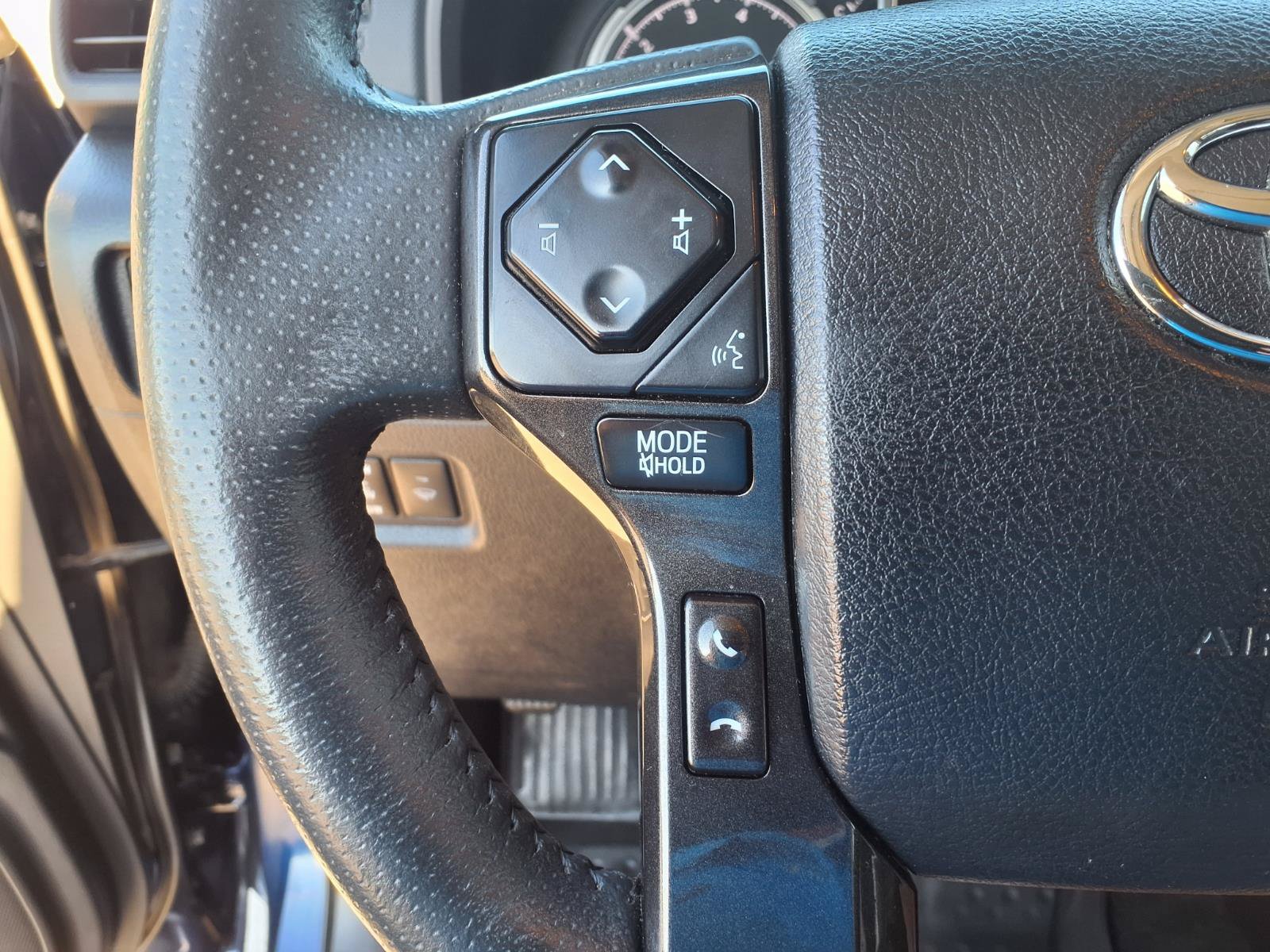 Used 2022 Toyota 4Runner TRD Off-Road Premium w/ Moonroof Package AWD/4WD image 18