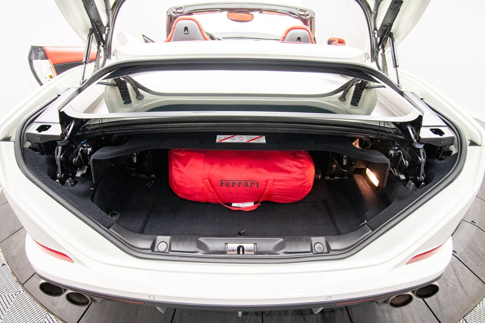 Used 2016 Ferrari California T RWD image 34