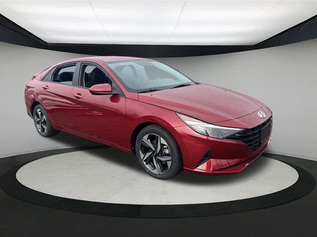 Used 2023 Hyundai Elantra SEL w/ Convenience Package image 3