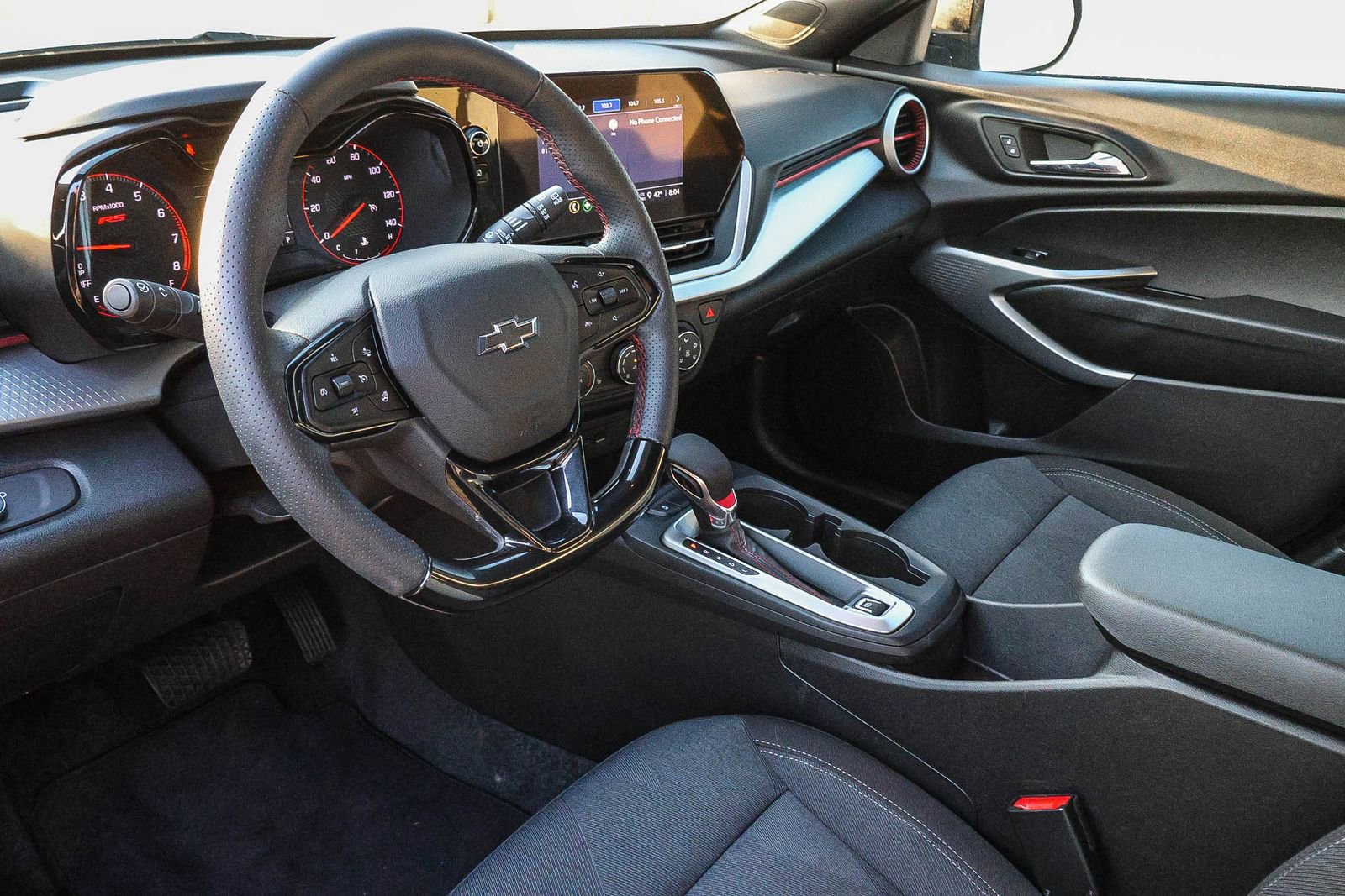 Used 2025 Chevrolet Trax RS image 28