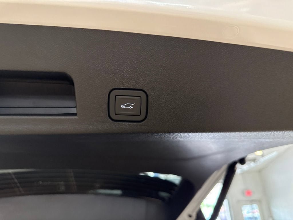 New 2026 GMC Acadia Elevation w/ Elevation Premium Package AWD/4WD image 17