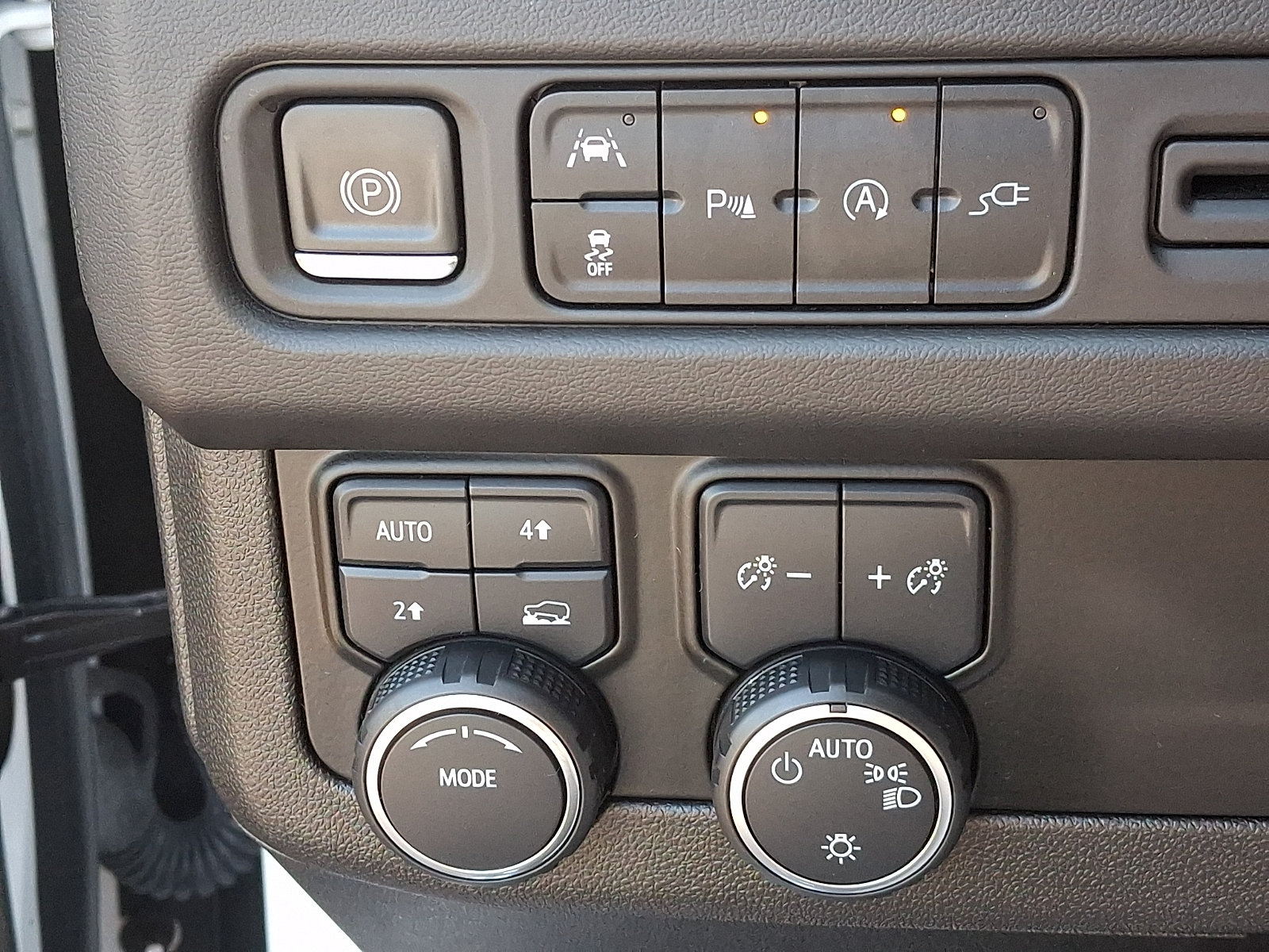 Used 2021 Chevrolet Suburban RST w/ Luxury Package AWD/4WD image 27
