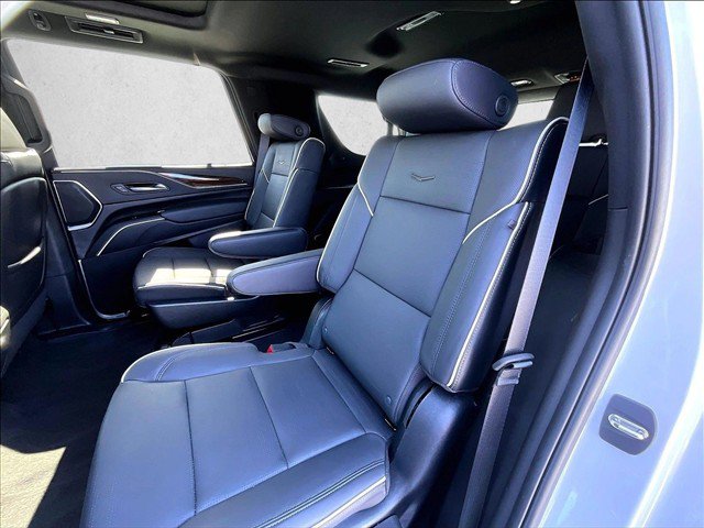 Used 2023 Cadillac Escalade Premium Luxury RWD image 28