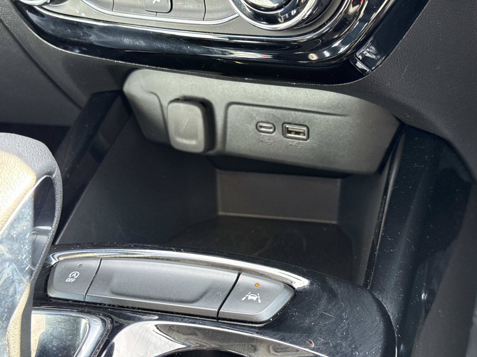 Used 2025 Chevrolet Trax LT FWD image 12