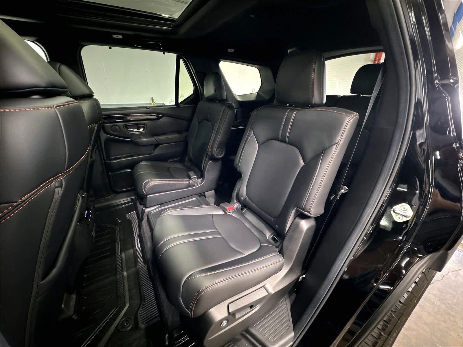 Used 2025 Honda Pilot TrailSport image 27