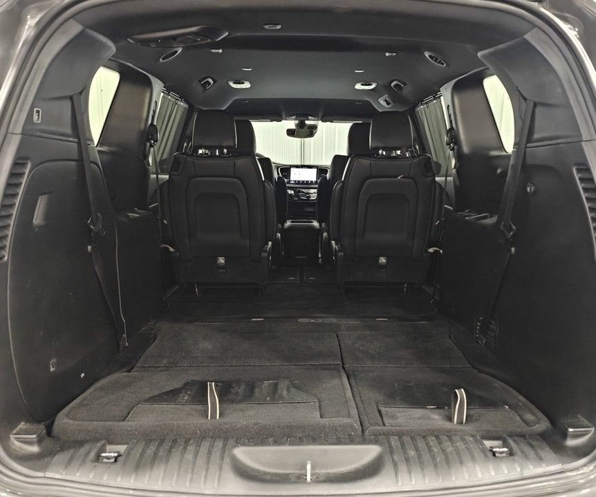 Used 2025 Chrysler Pacifica Select FWD image 34