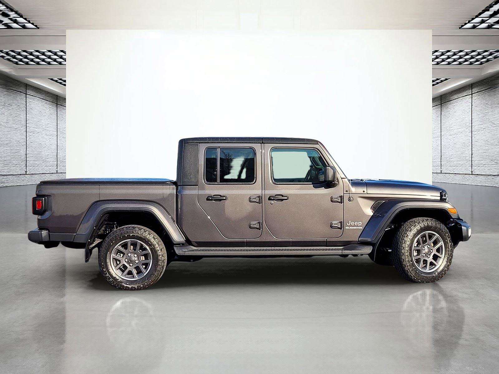 Used 2020 Jeep Gladiator Overland w/ Trailer Tow Package image 6