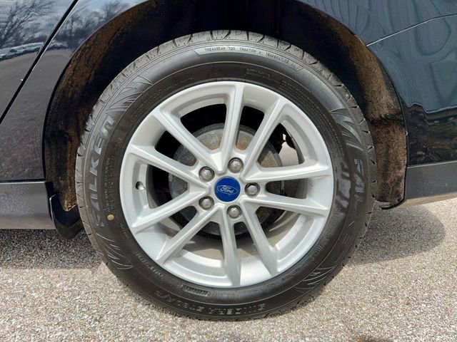 Used 2017 Ford Focus SE w/ Cold Weather Package image 24