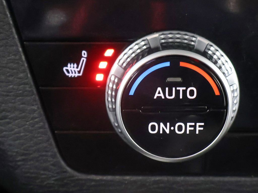 Used 2025 Mitsubishi Outlander SE image 49