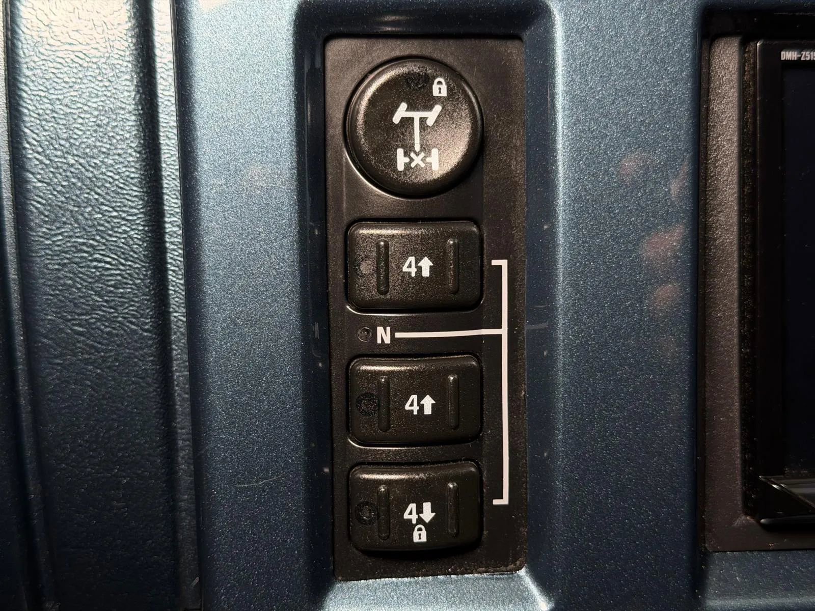 Used 2005 HUMMER H2 w/ Preferred Equipment Group AWD/4WD image 34
