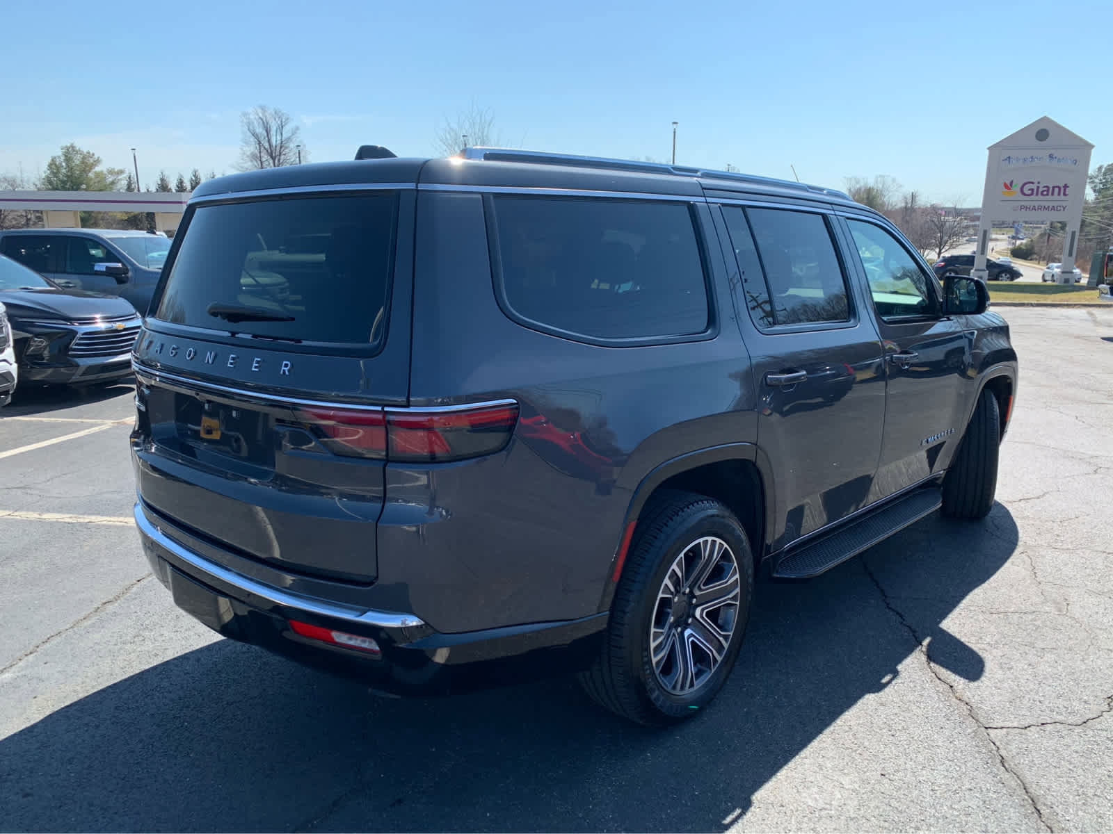 Used 2024 Jeep Wagoneer 4WD w/ Premium Group I image 7