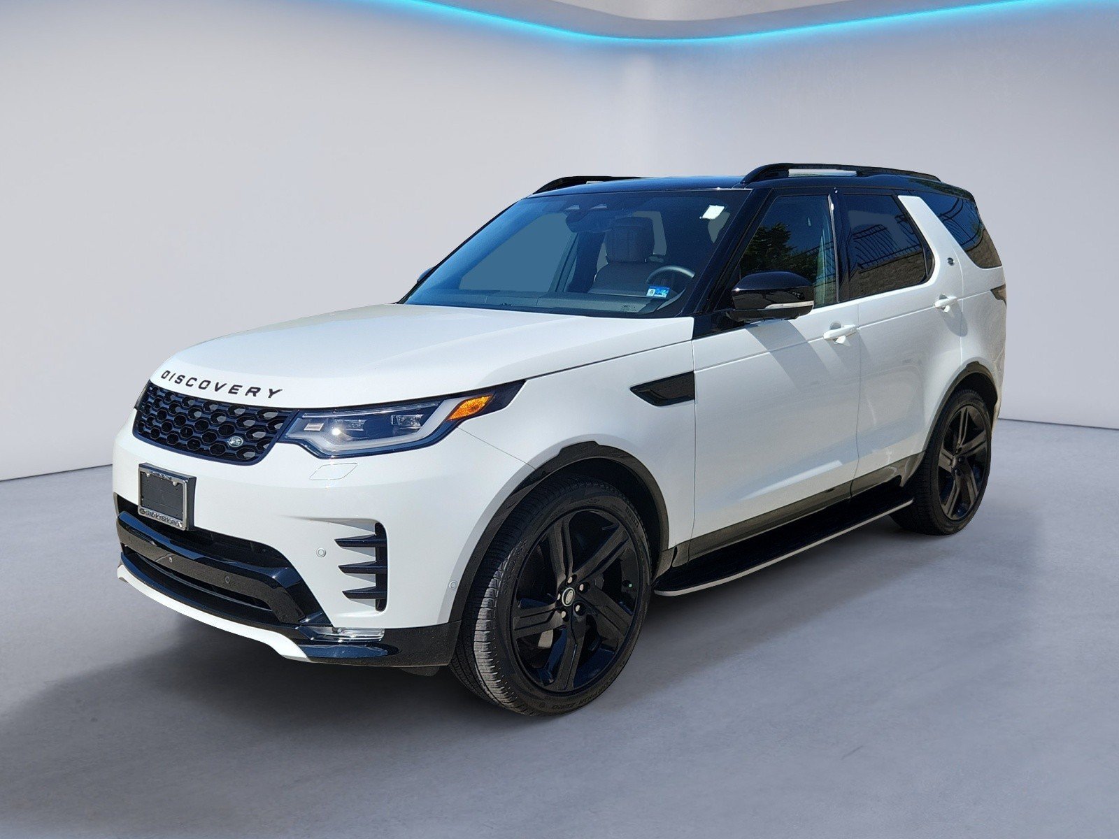 Used 2025 Land Rover Discovery Dynamic SE AWD/4WD image 2