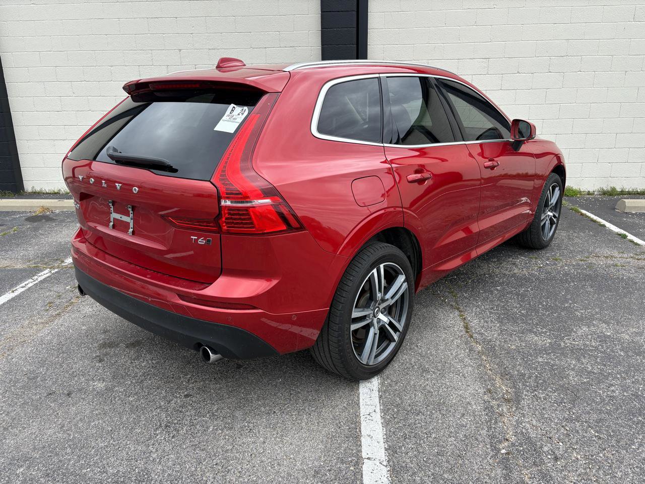 Used 2018 Volvo XC60 T6 Momentum w/ Advanced Package AWD/4WD image 3