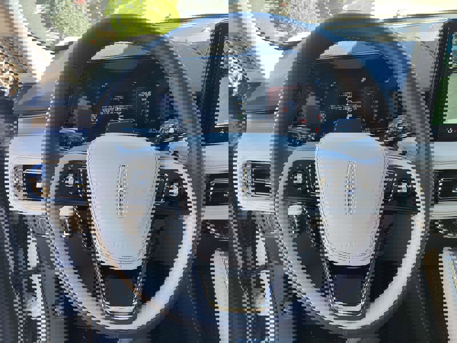 New 2026 Lincoln Aviator 2WD w/ Jet Appearance Package image 32