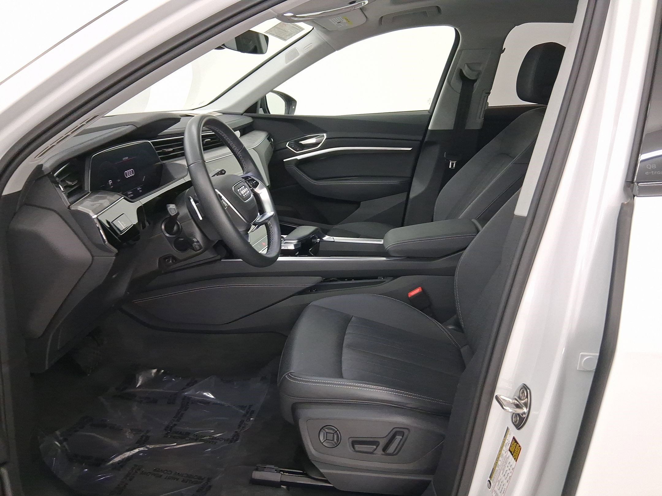 Used 2024 Audi Q8 e-tron Premium Plus w/ Premium Plus Package image 5