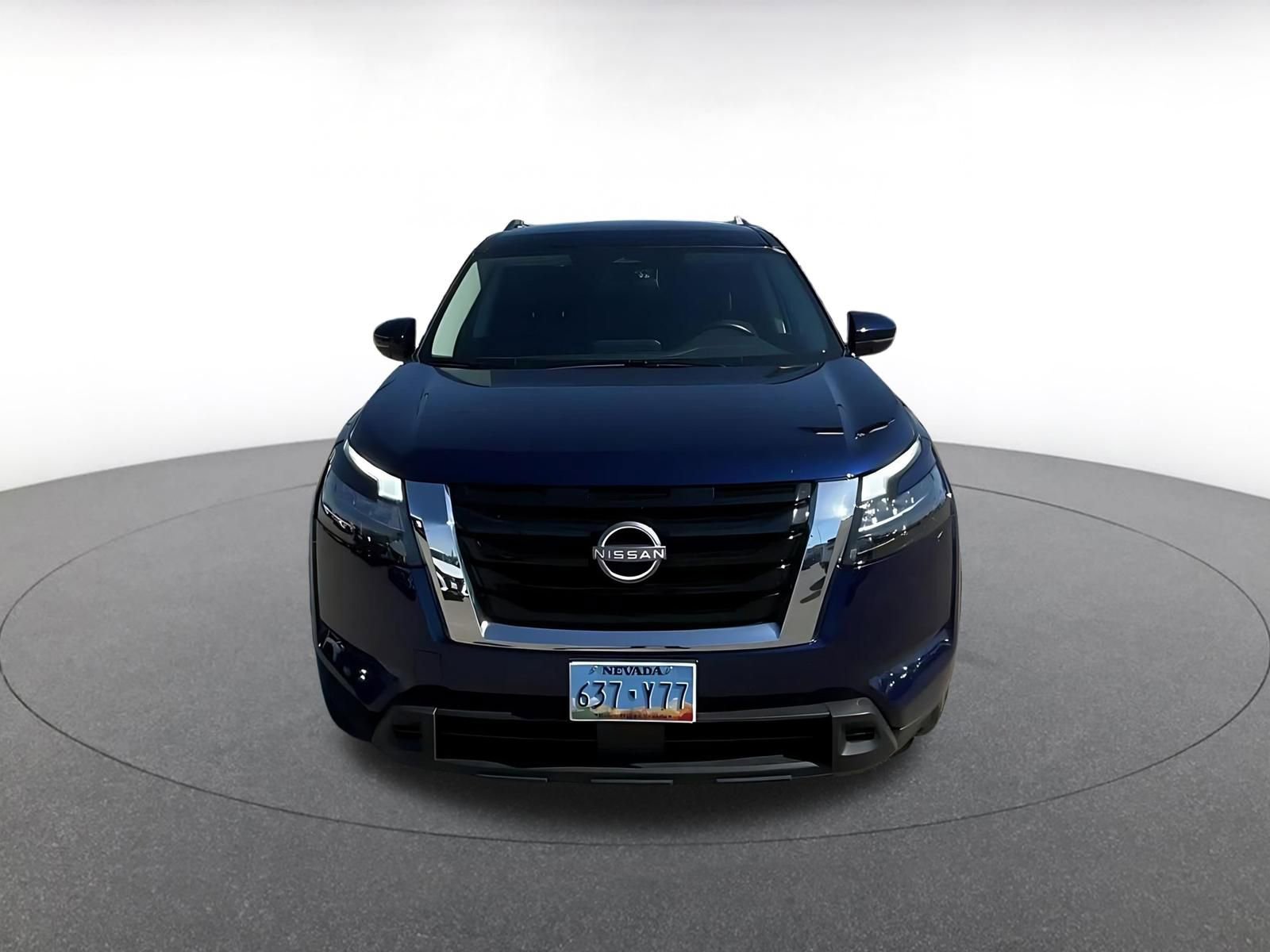 Used 2025 Nissan Pathfinder SV image 4