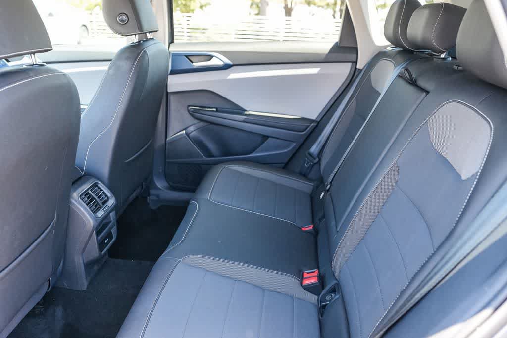 Used 2024 Volkswagen Taos SE FWD image 18