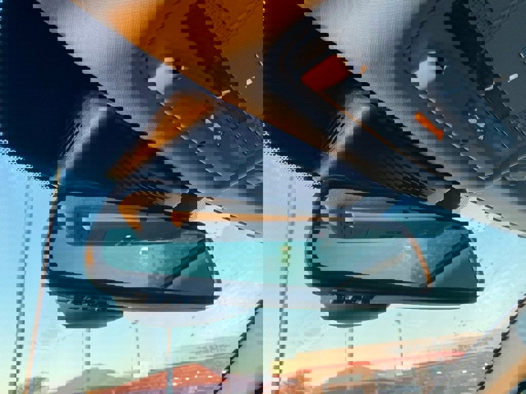 Used 2018 Land Rover Discovery Sport HSE image 28