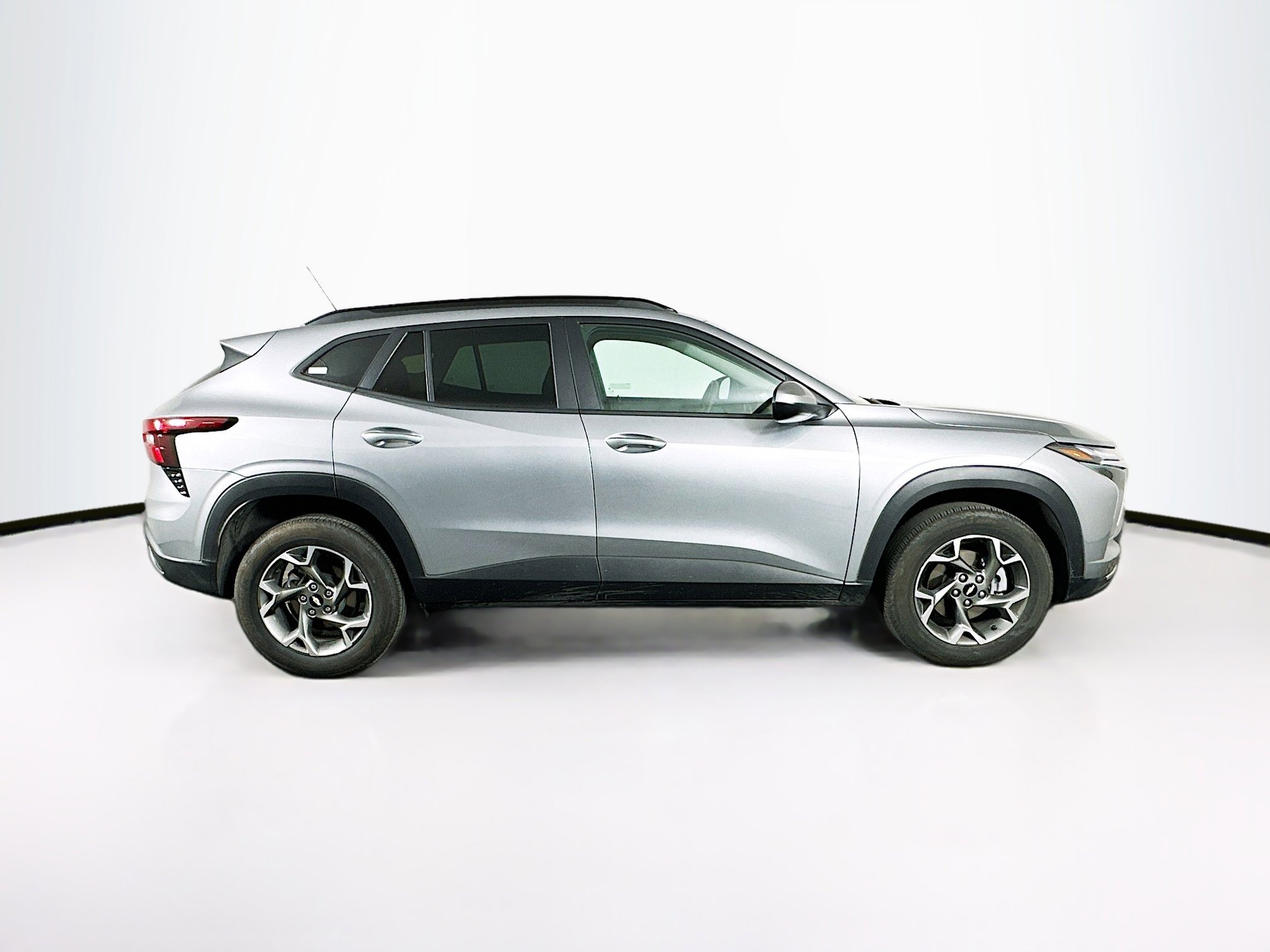 Used 2025 Chevrolet Trax LT image 10