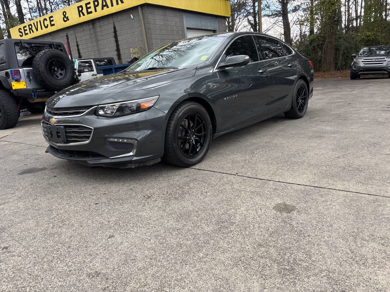 Used 2018 Chevrolet Malibu LT image 2