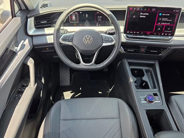 Certified 2025 Volkswagen Tiguan SE FWD image 7