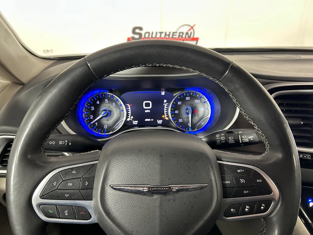 Used 2024 Chrysler Pacifica Touring-L FWD image 12