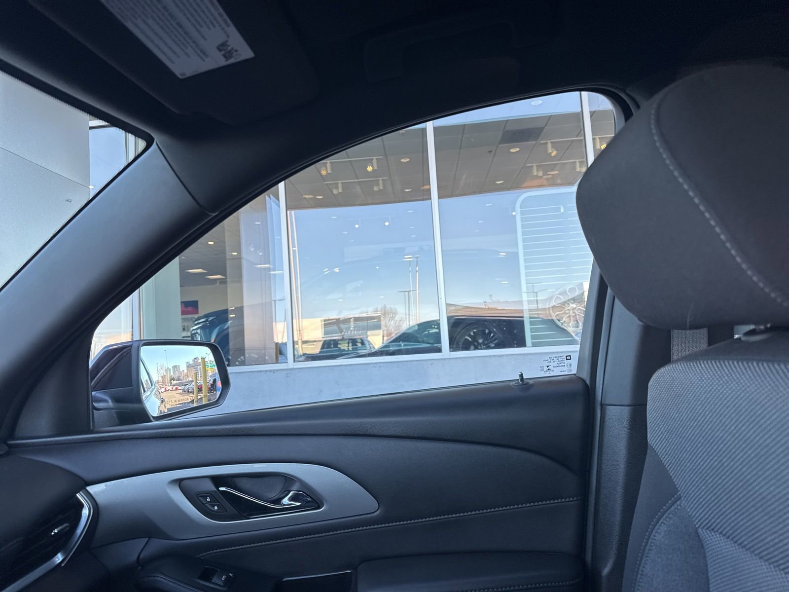 Used 2023 Chevrolet Traverse LT w/ Rear Camera Mirror Package image 31