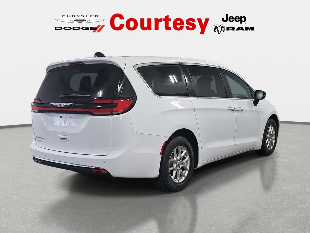 Certified 2024 Chrysler Pacifica Touring image 7