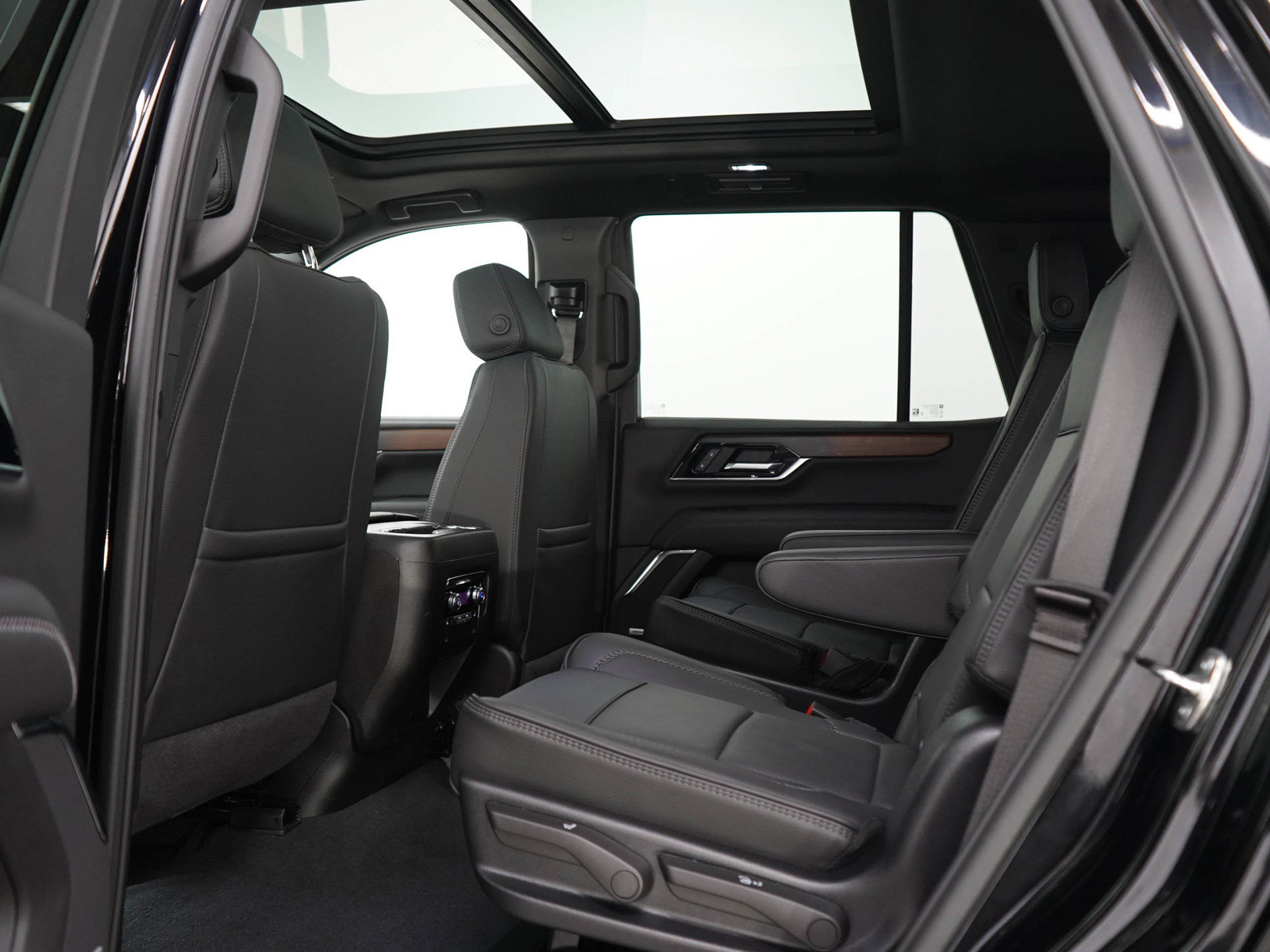 Used 2025 GMC Yukon Denali w/ Sun & Power Step Package AWD/4WD image 18
