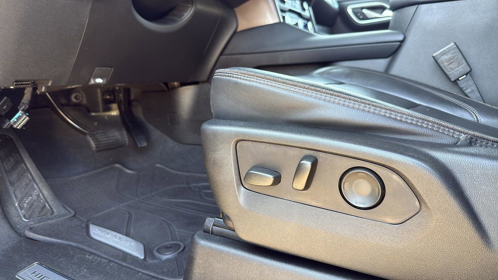 Used 2021 Chevrolet Tahoe High Country w/ Premium Package image 11