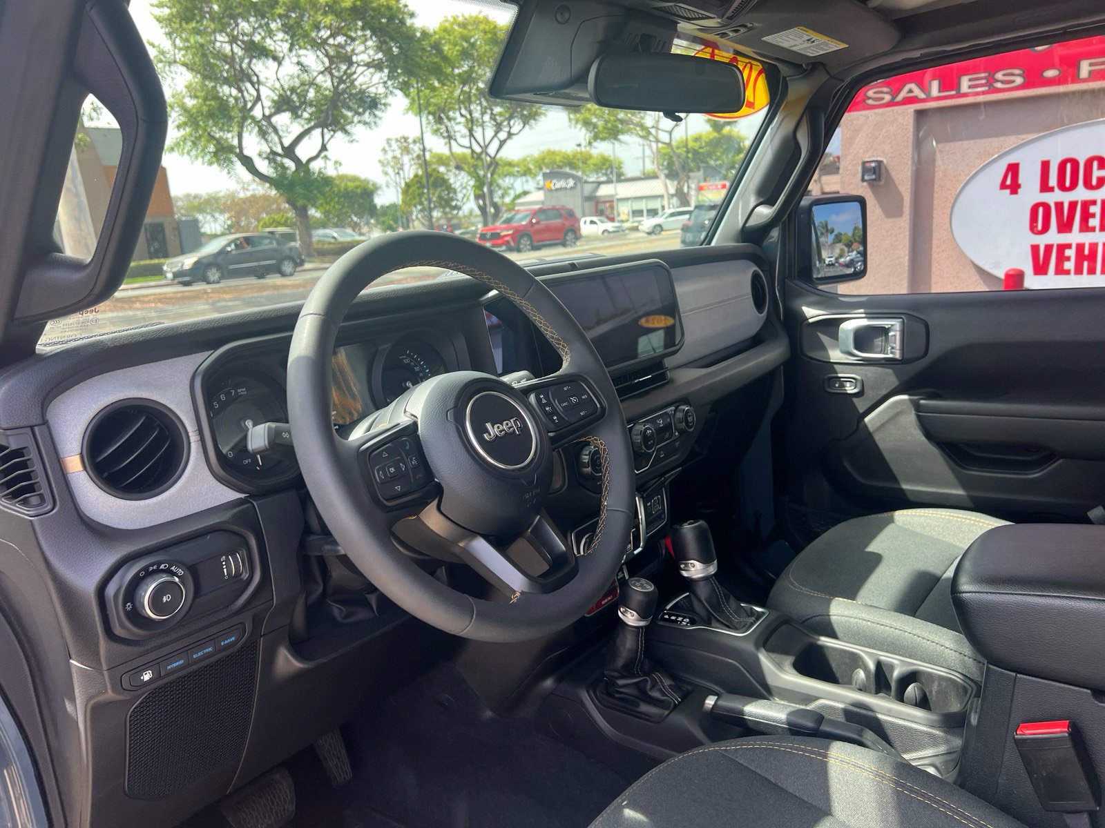 Used 2024 Jeep Wrangler Unlimited AWD/4WD image 16