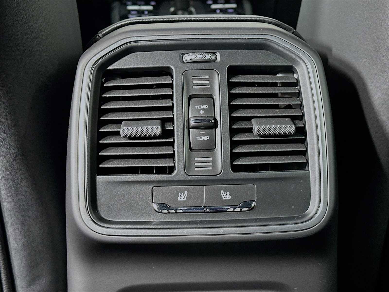 Certified 2025 Porsche Macan image 27