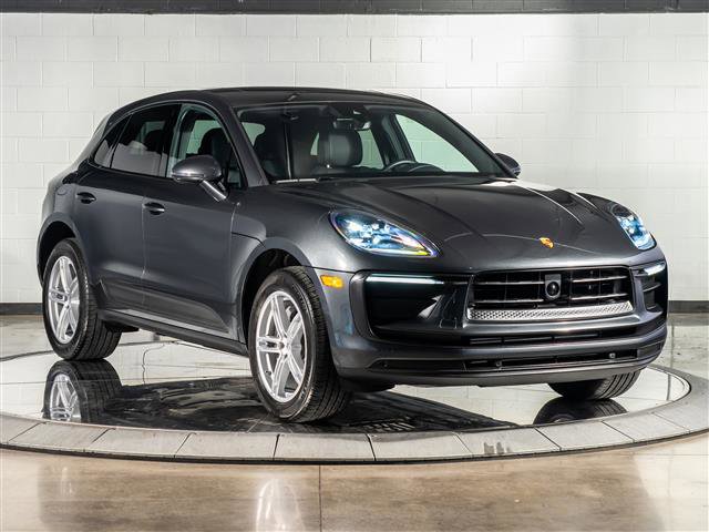 Certified 2025 Porsche Macan image 7