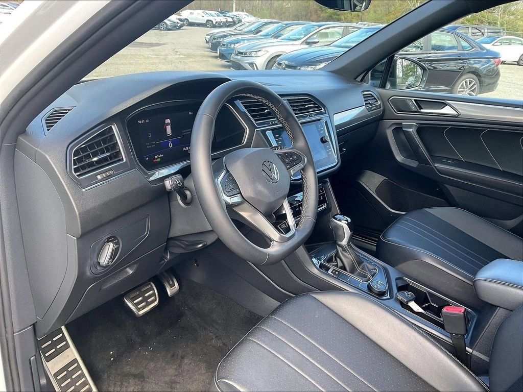 Used 2023 Volkswagen Tiguan SE R-Line AWD/4WD image 8