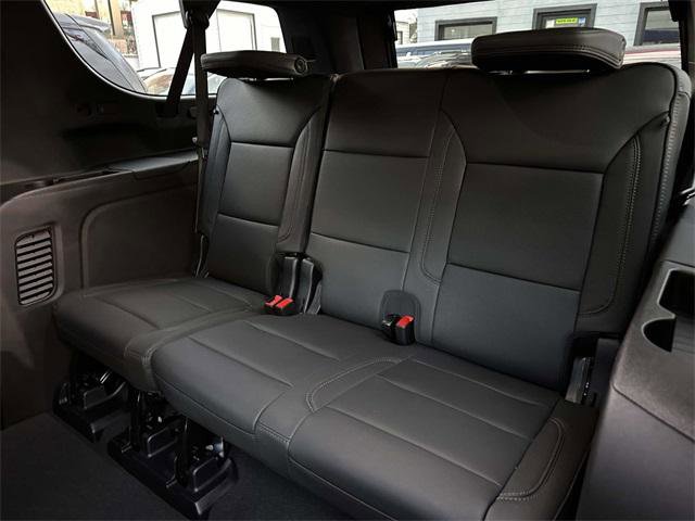 Used 2025 Chevrolet Suburban High Country image 12