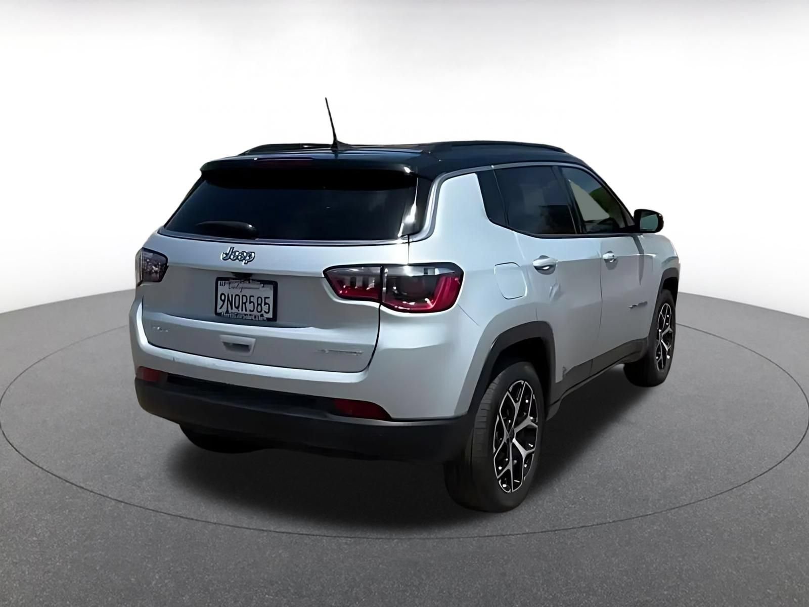 Used 2025 Jeep Compass Limited AWD/4WD image 14