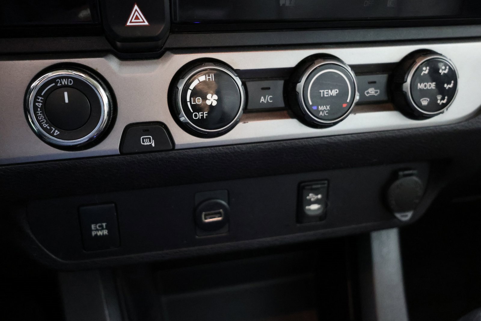 Used 2017 Toyota Tacoma SR image 23