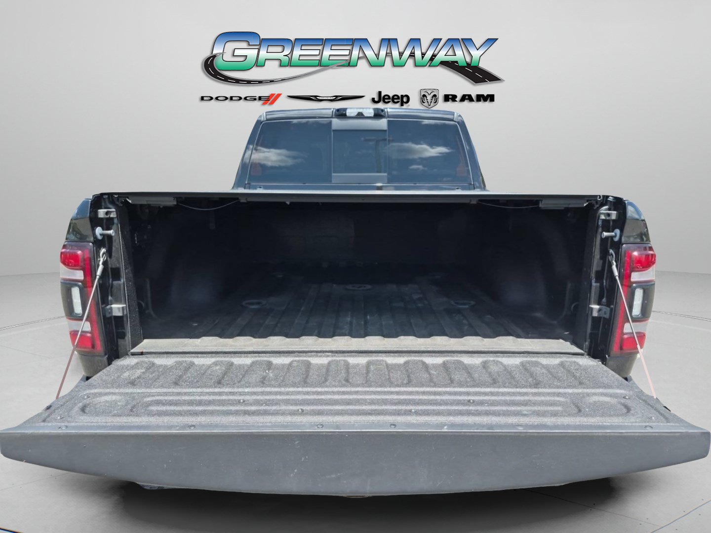 Used 2022 RAM 2500 Laramie w/ Night Edition AWD/4WD image 5