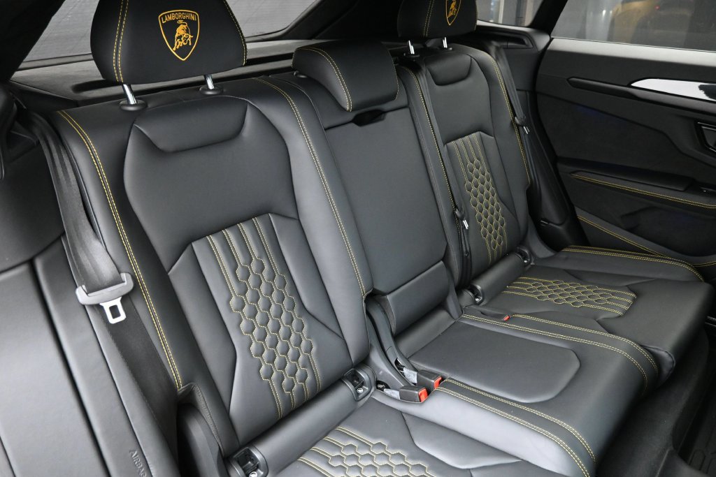 Used 2025 Lamborghini Urus SE AWD/4WD image 27