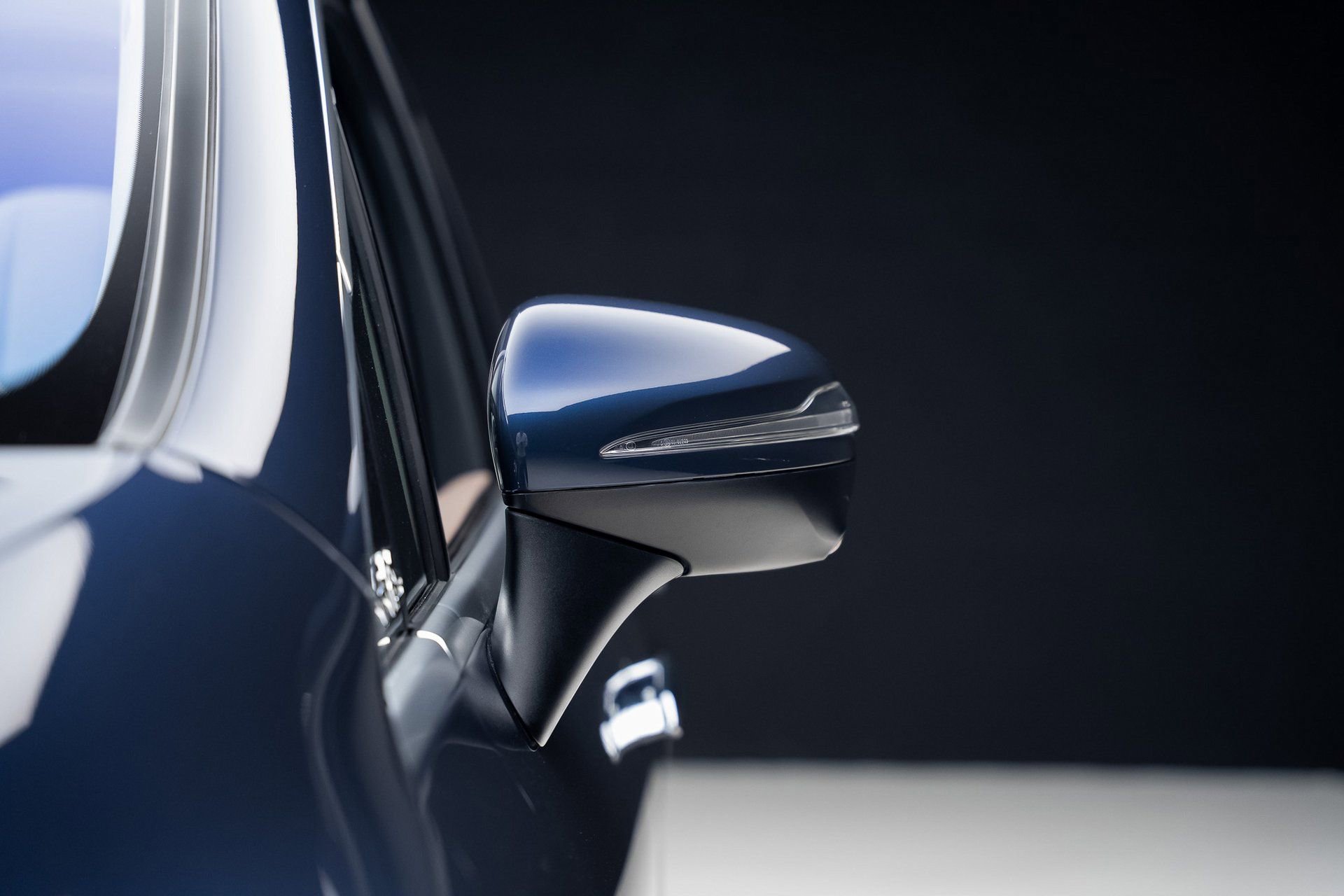 Used 2023 Mercedes-Benz EQS 450+ 4MATIC SUV w/ AMG Line Exterior Package image 15